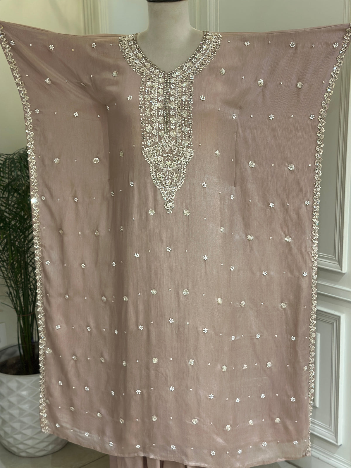 Noor-e-Afreen Chinon Kaftan Set ✨