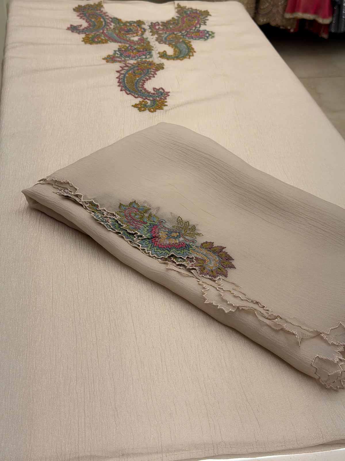 Mushq Heritage Paisley Handwork Suit – Ivory