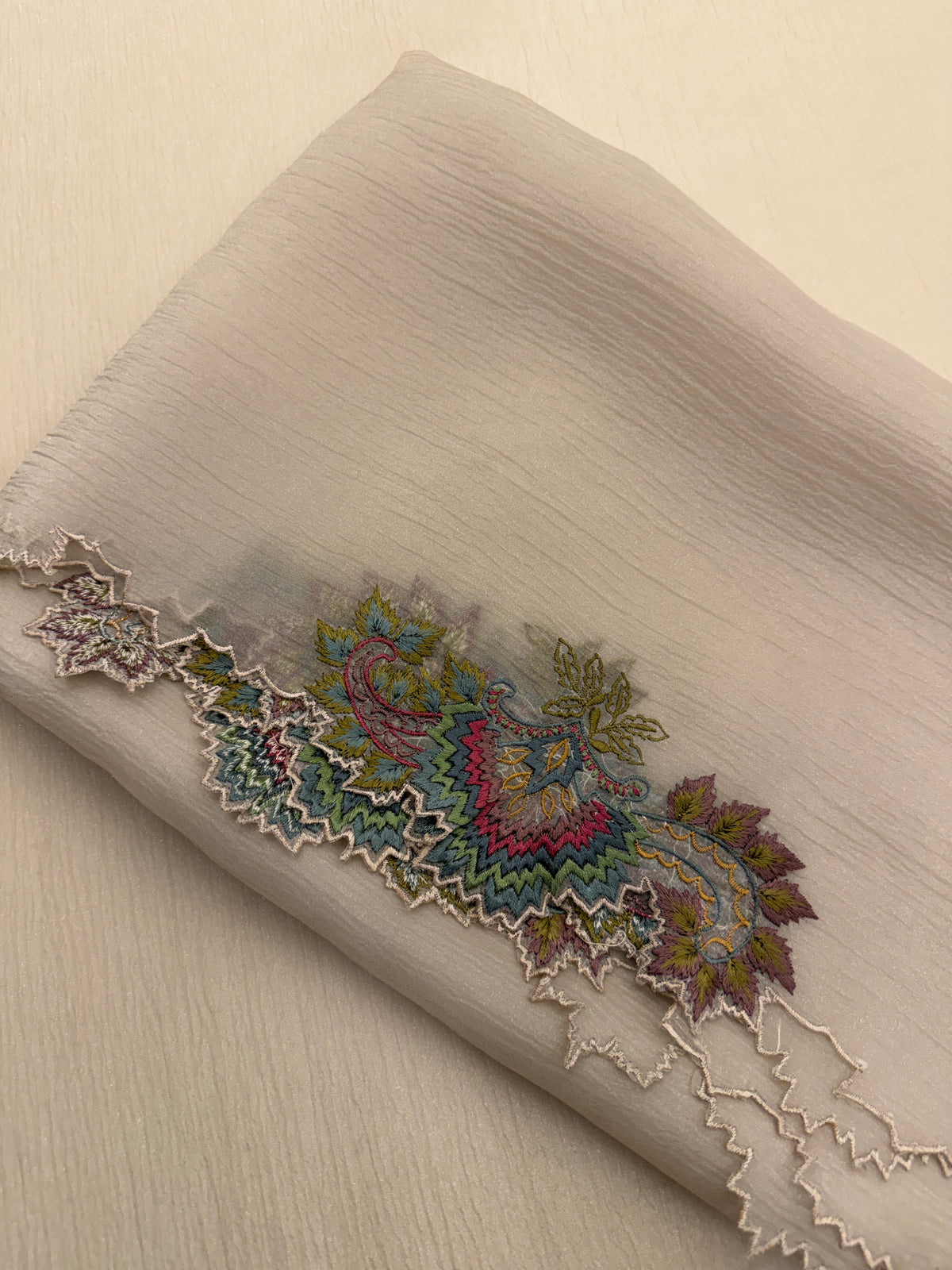 Mushq Heritage Paisley Handwork Suit – Ivory