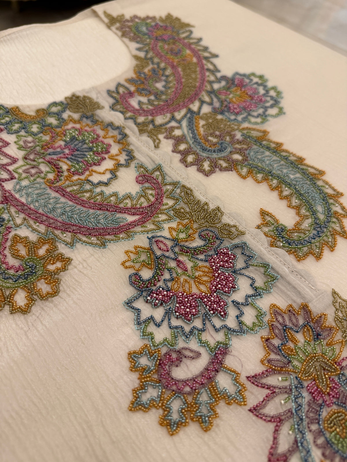 Mushq Heritage Paisley Handwork Suit – Ivory