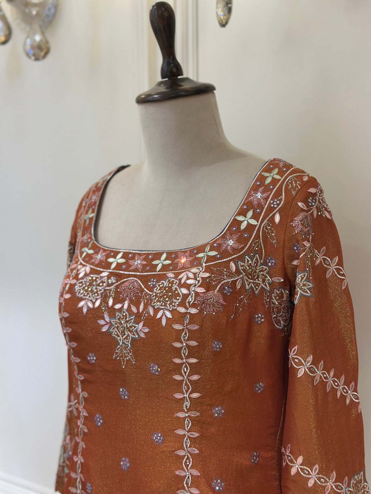 Mehr-e-Zar Tissue Gharara Set