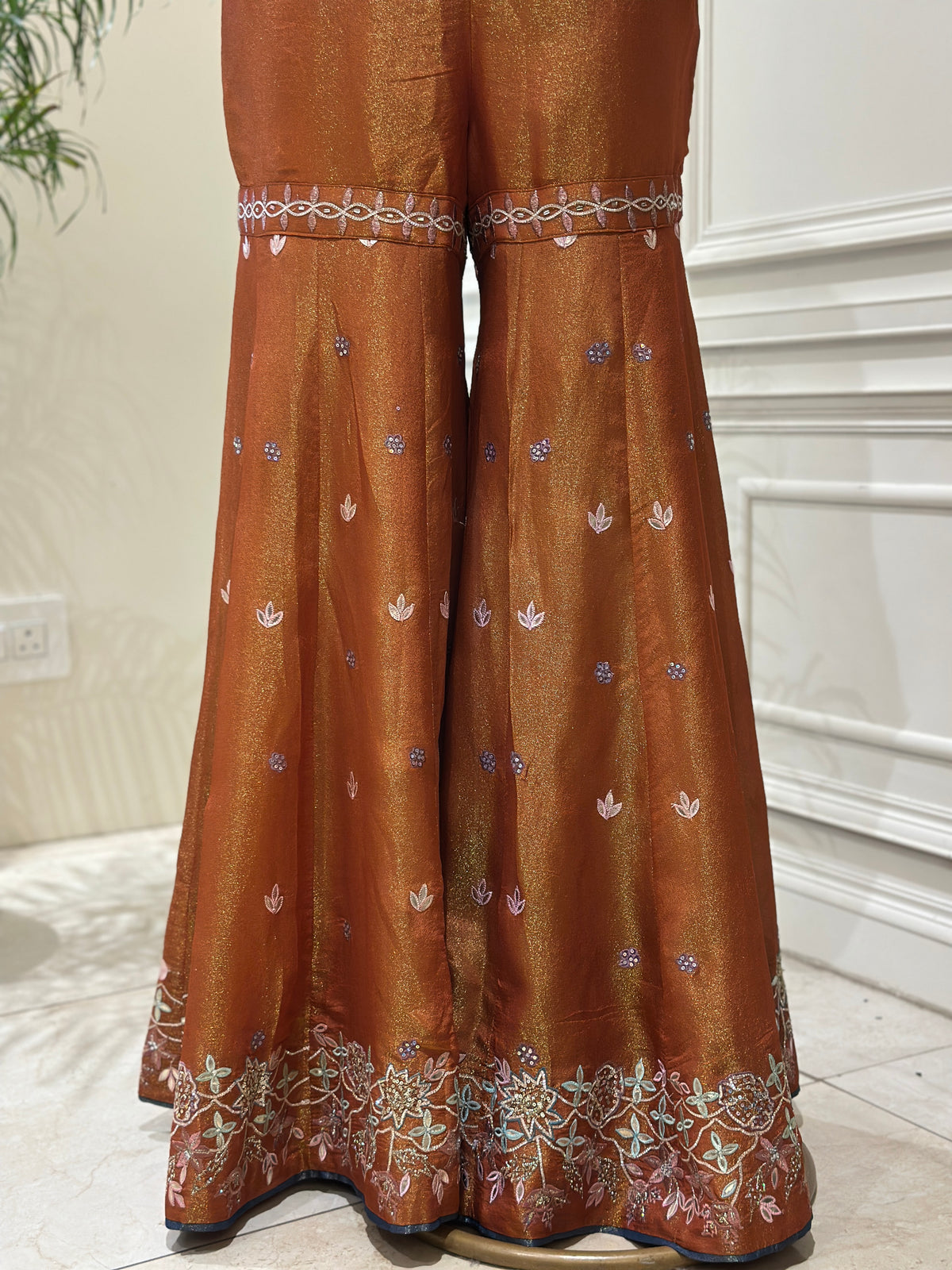 Mehr-e-Zar Tissue Gharara Set