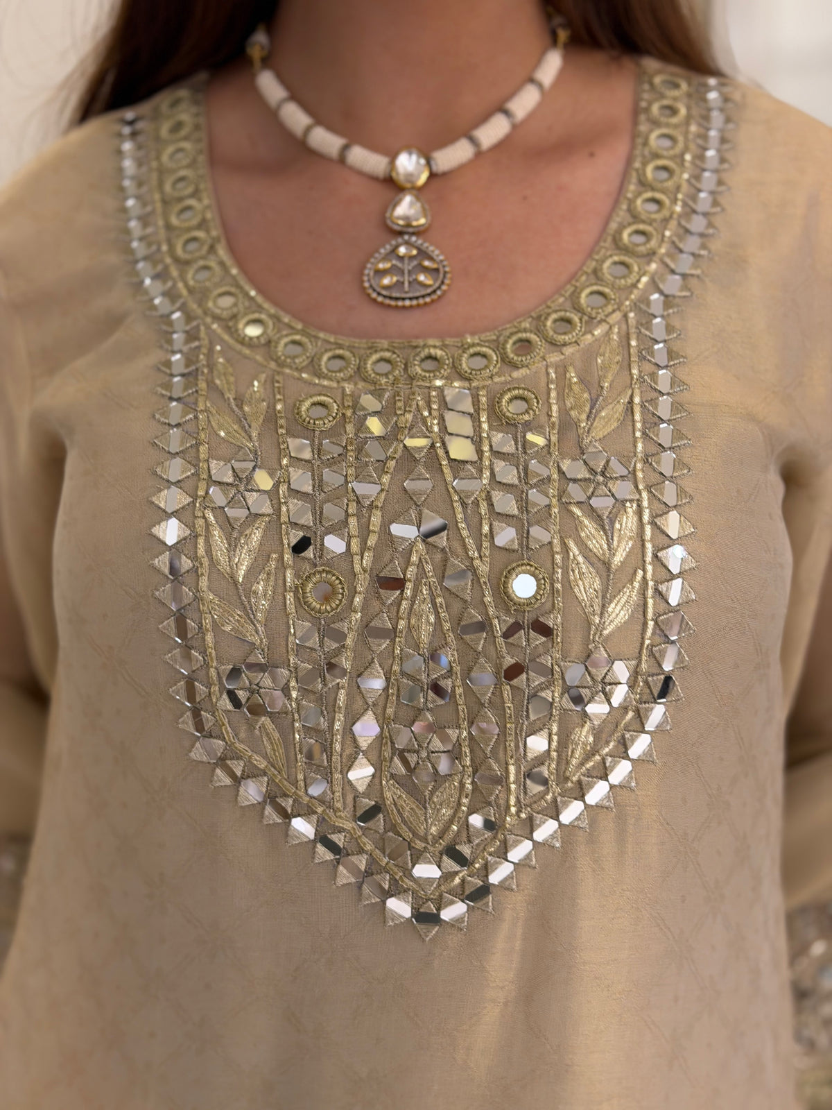 Noor-e-Aaina Farshi Shalwar Set