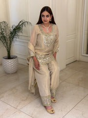 Noor-e-Aaina Farshi Shalwar Set