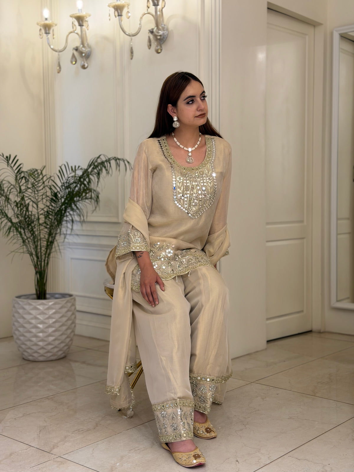 Noor-e-Aaina Farshi Shalwar Set