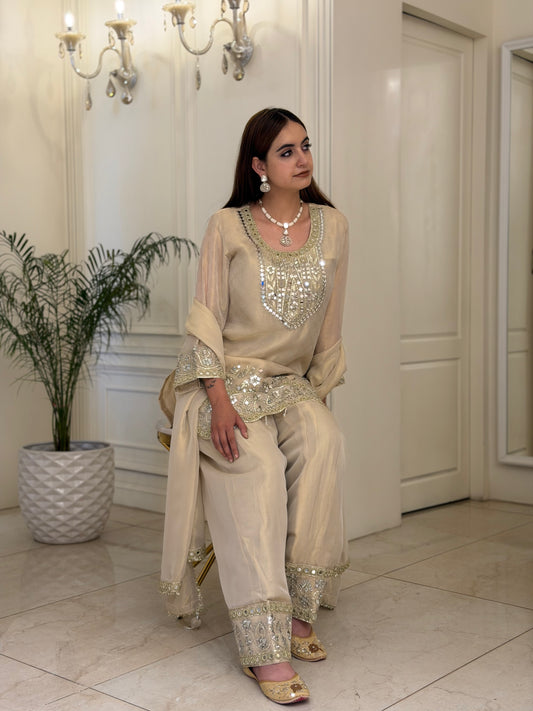 Noor-e-Aaina Farshi Shalwar Set