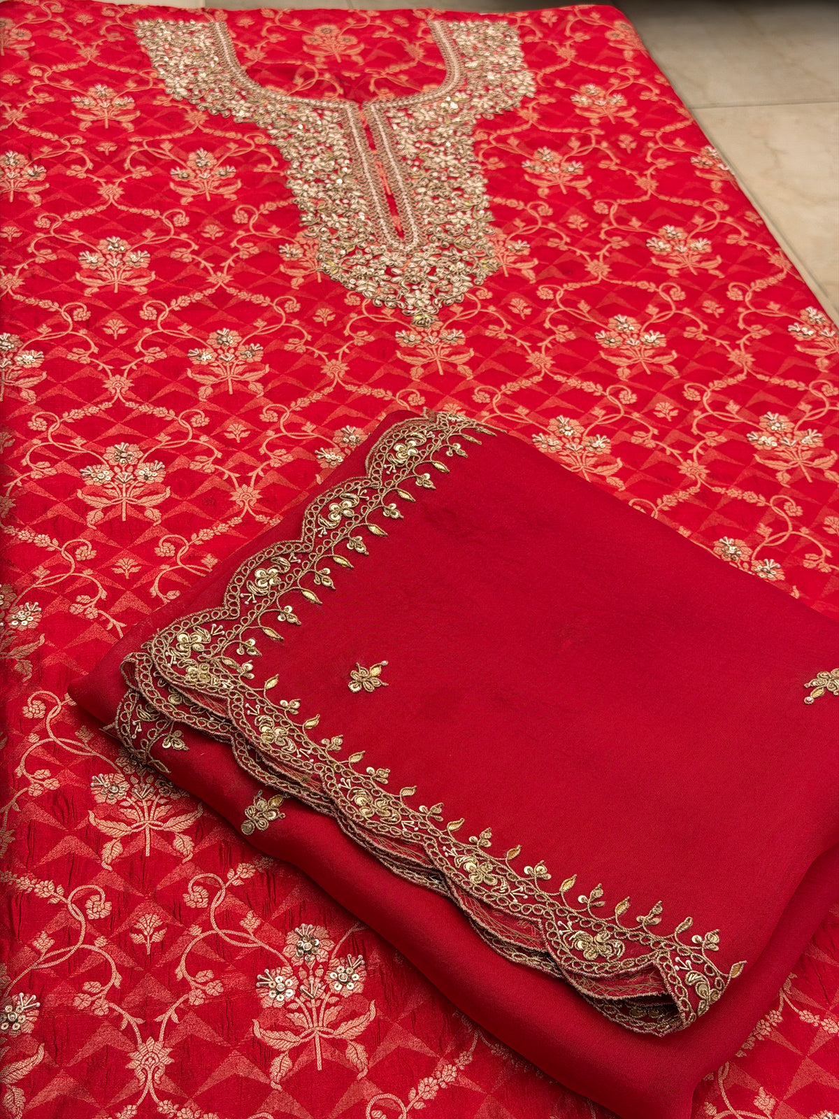 Laal-E-Noor – Pure Silk Suit