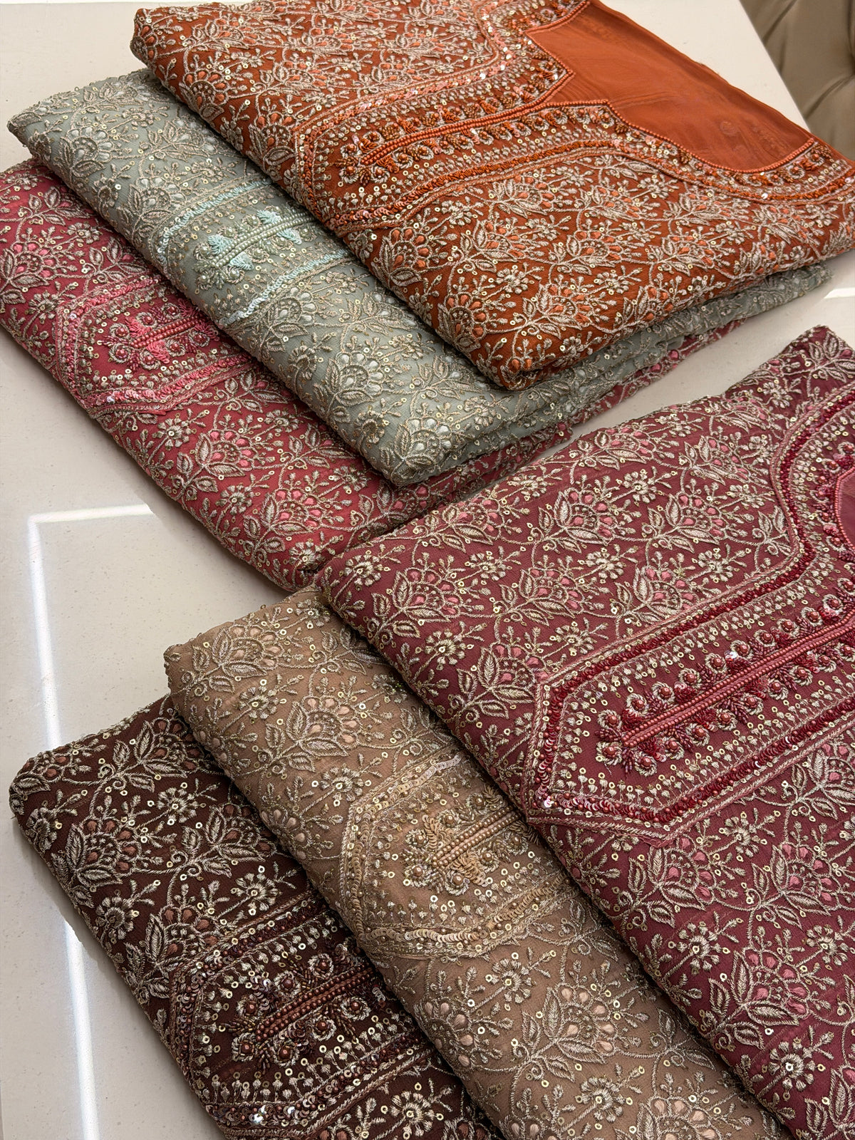 Zar-e-Noor Chikankari Embroidered Suit Set