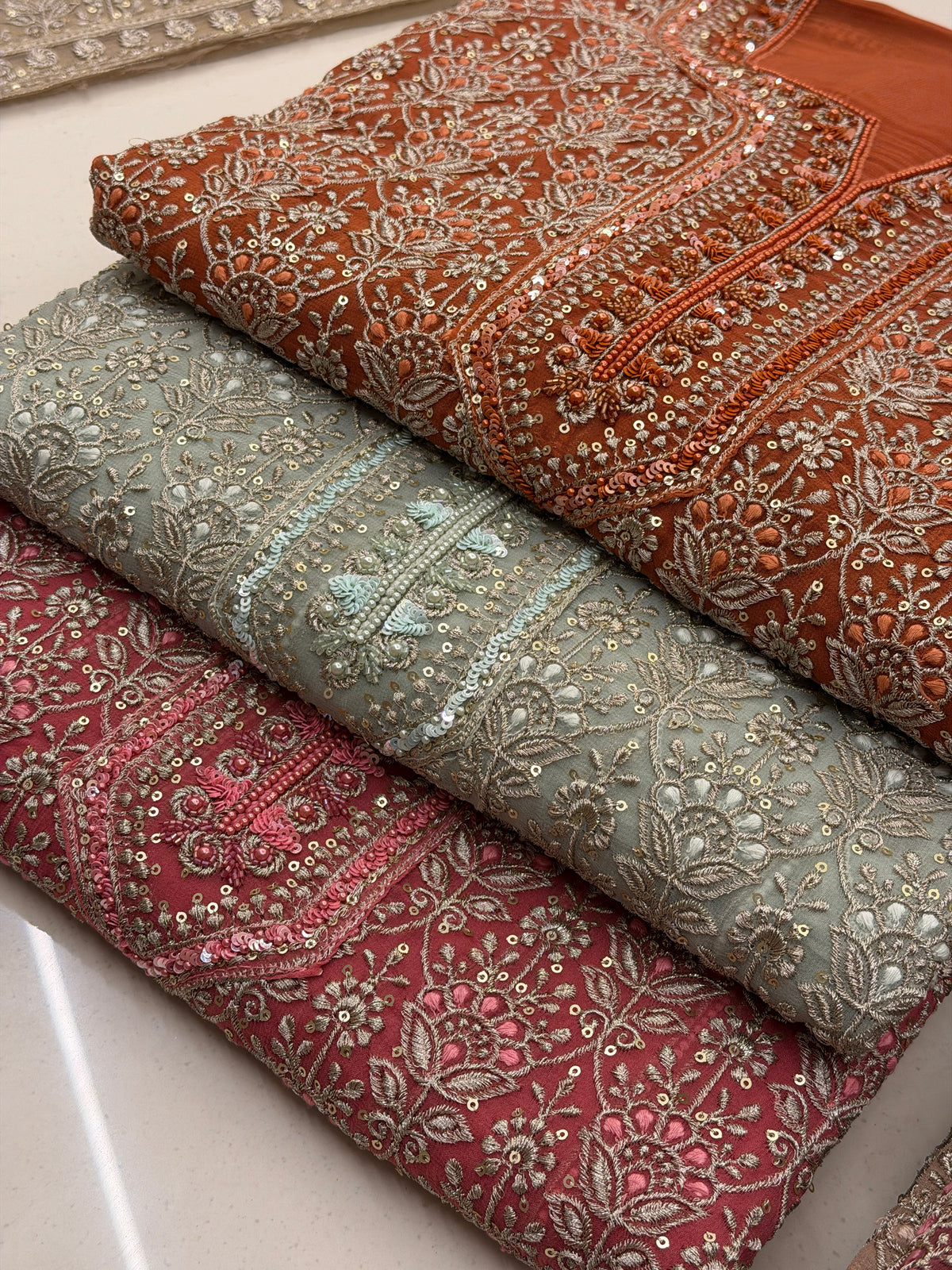 Zar-e-Noor Chikankari Embroidered Suit Set
