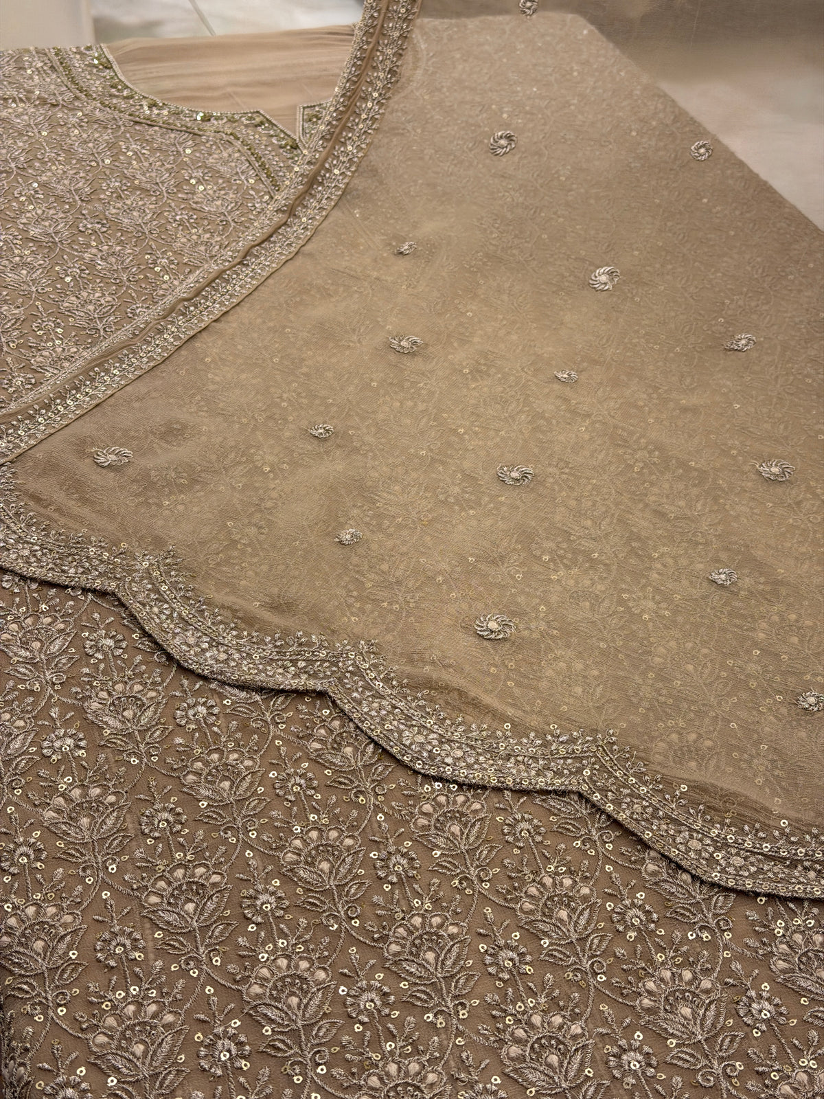 Zar-e-Noor Chikankari Embroidered Suit Set