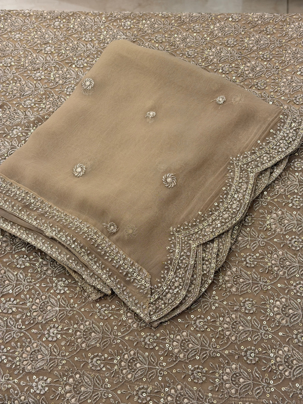 Zar-e-Noor Chikankari Embroidered Suit Set