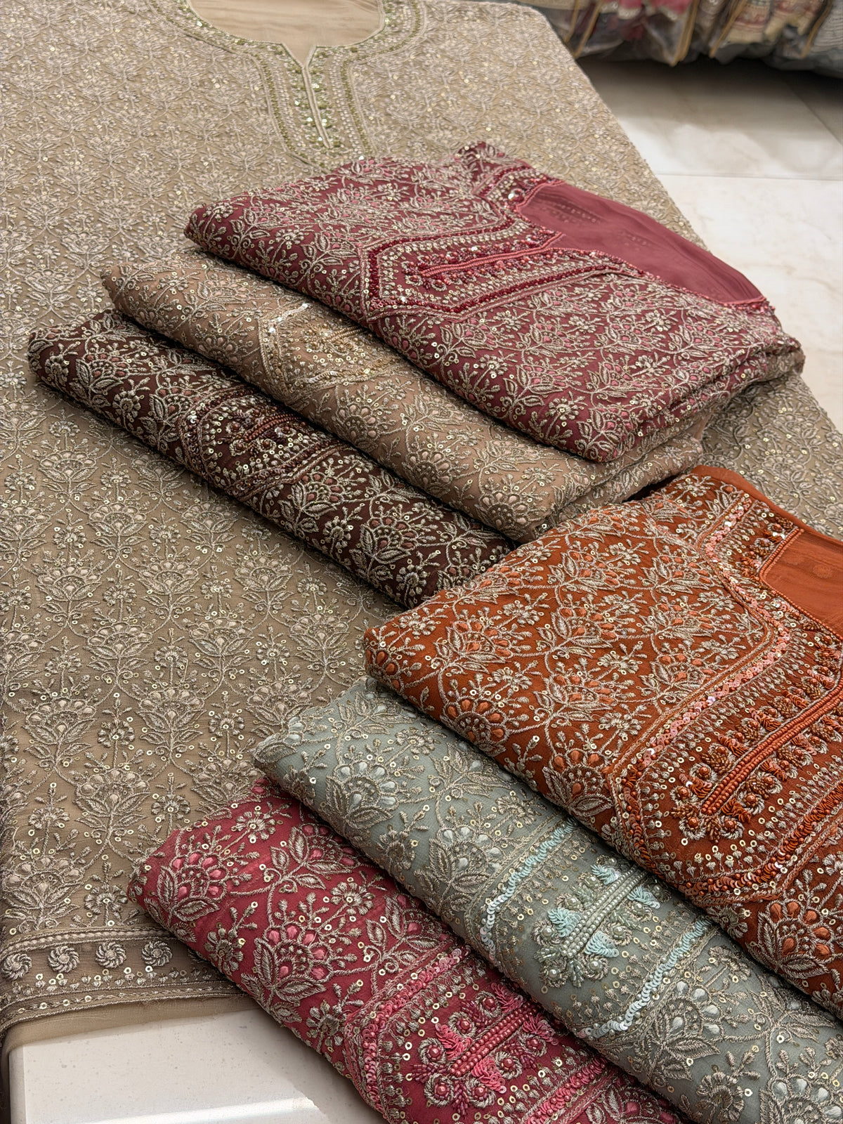 Zar-e-Noor Chikankari Embroidered Suit Set