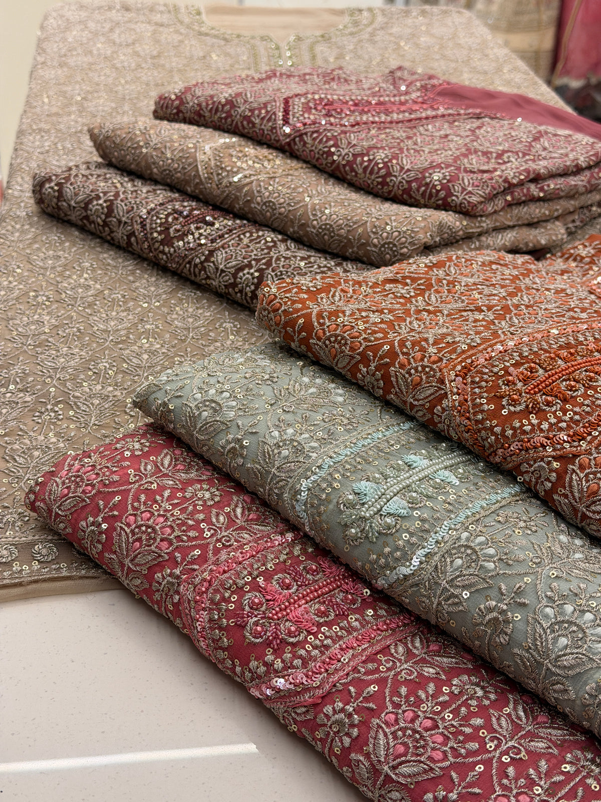 Zar-e-Noor Chikankari Embroidered Suit Set