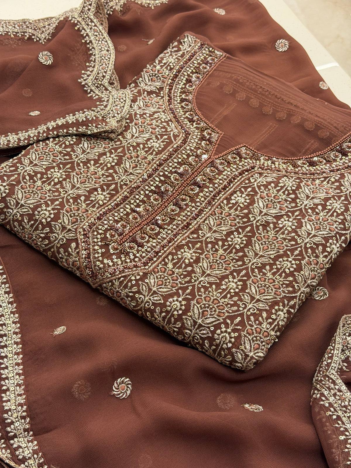Zar-e-Noor Chikankari Embroidered Suit Set