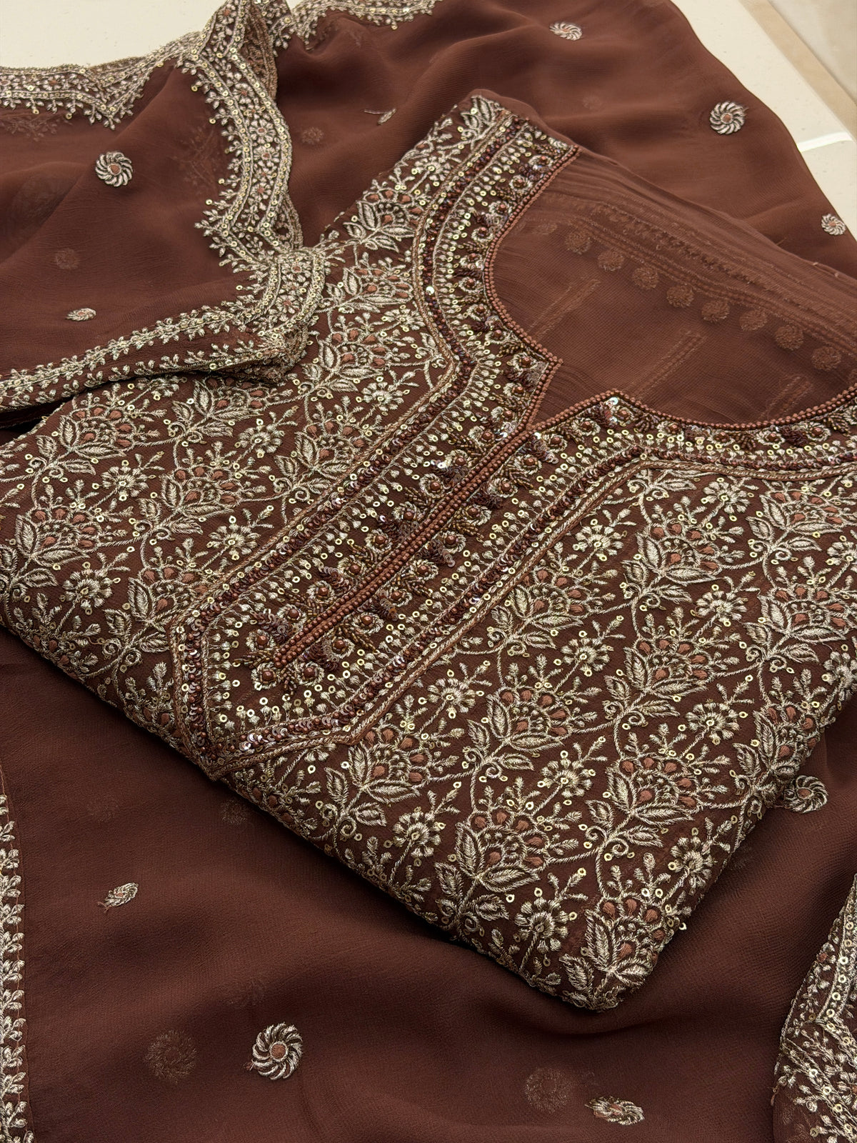 Zar-e-Noor Chikankari Embroidered Suit Set