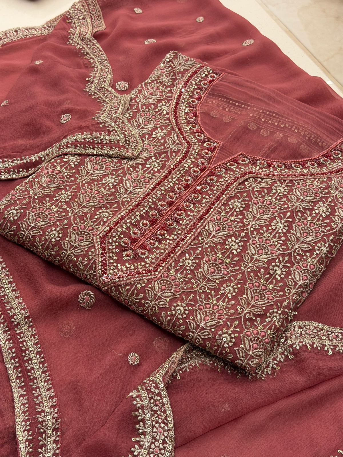Zar-e-Noor Chikankari Embroidered Suit Set