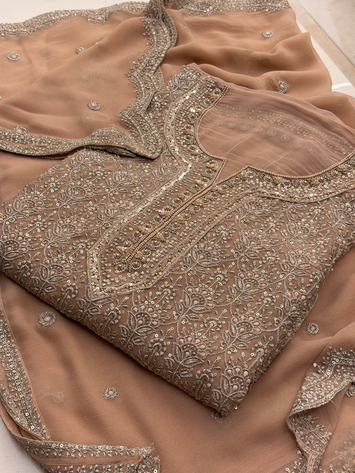 Zar-e-Noor Chikankari Embroidered Suit Set
