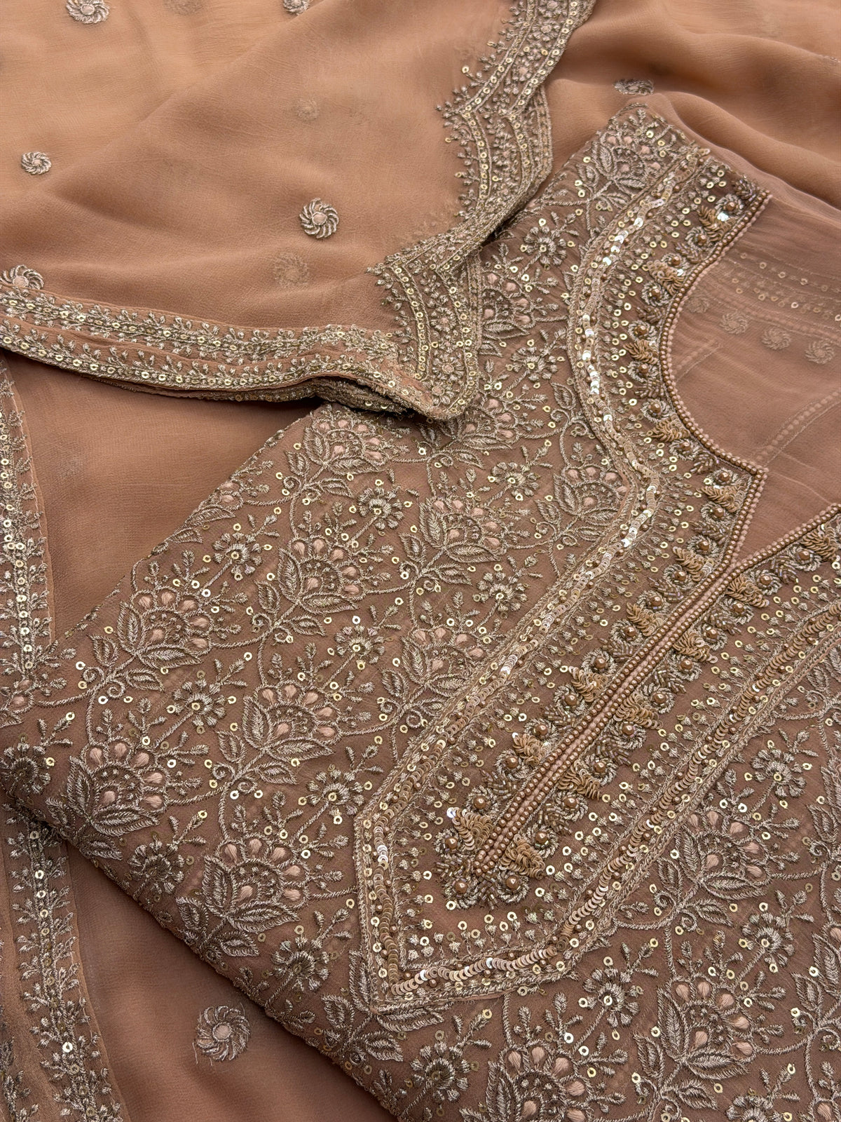 Zar-e-Noor Chikankari Embroidered Suit Set
