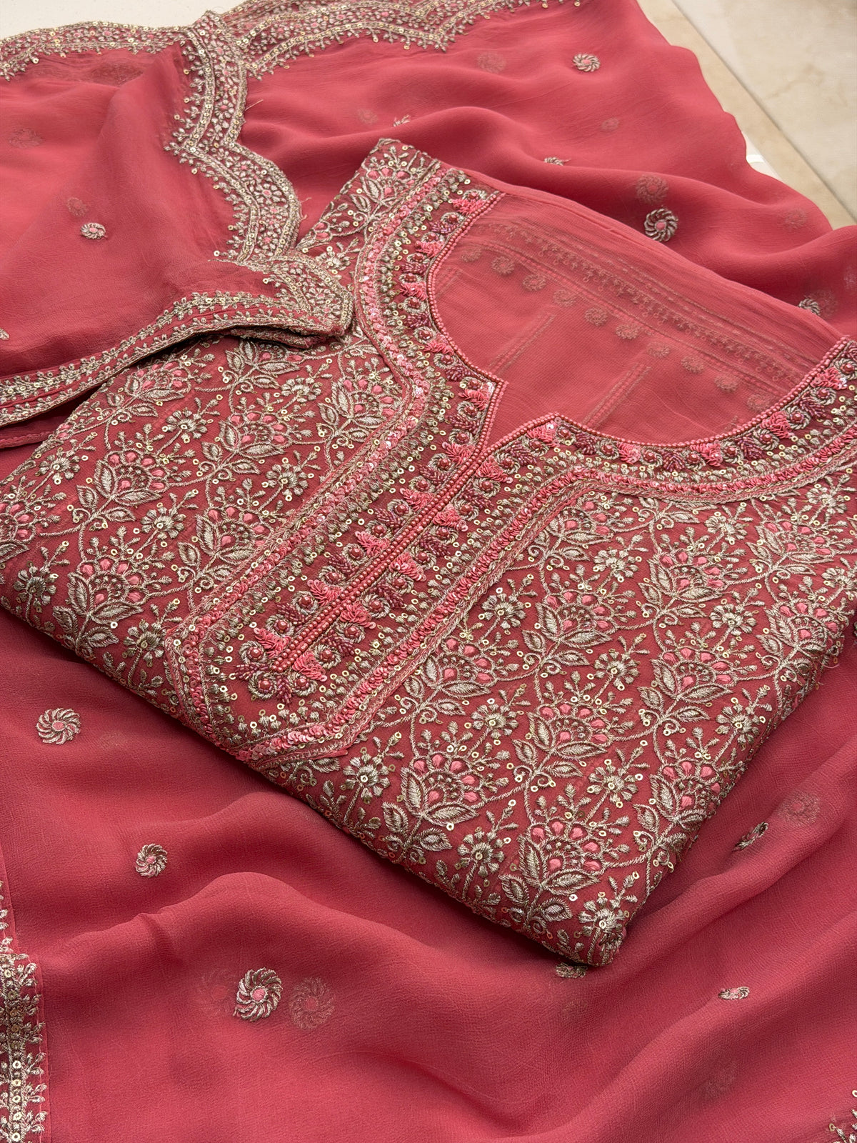Zar-e-Noor Chikankari Embroidered Suit Set