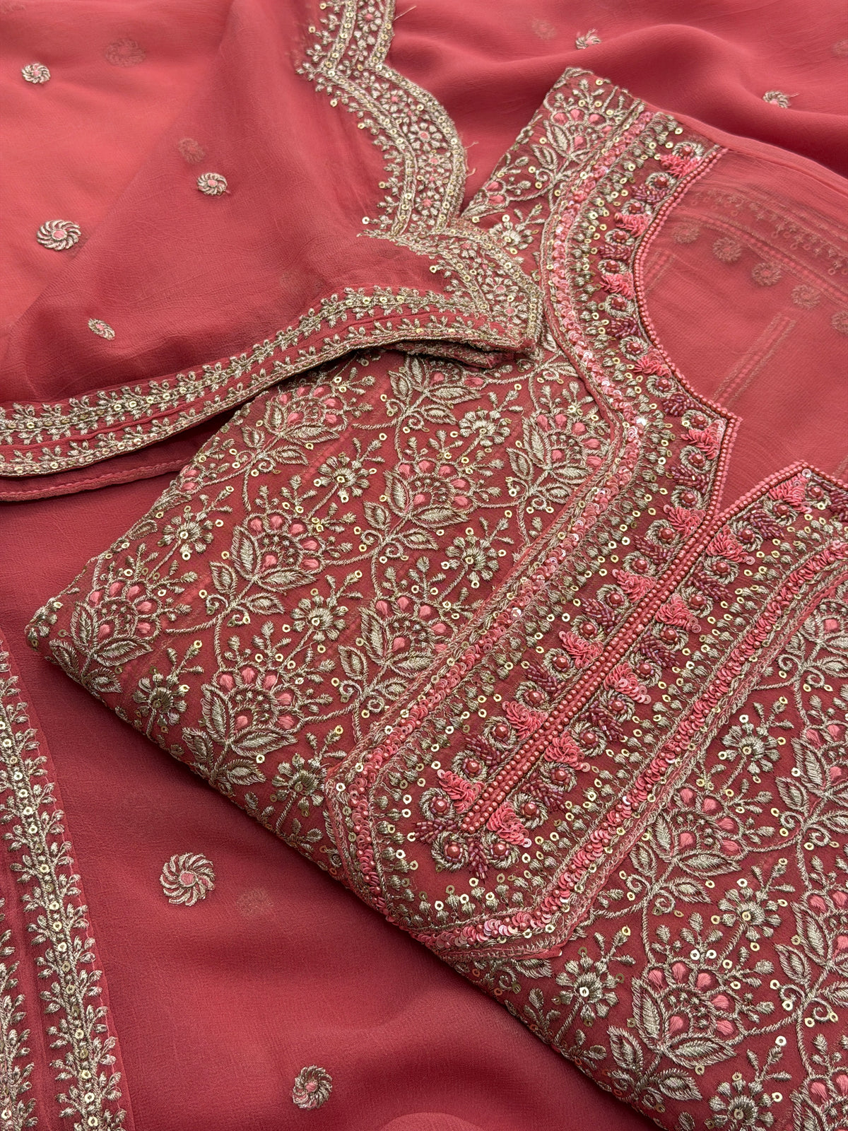 Zar-e-Noor Chikankari Embroidered Suit Set