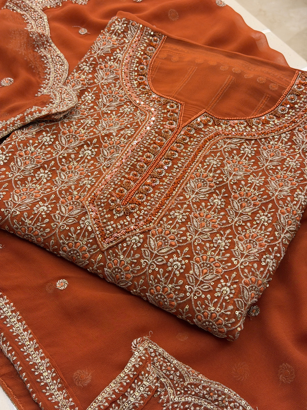Zar-e-Noor Chikankari Embroidered Suit Set