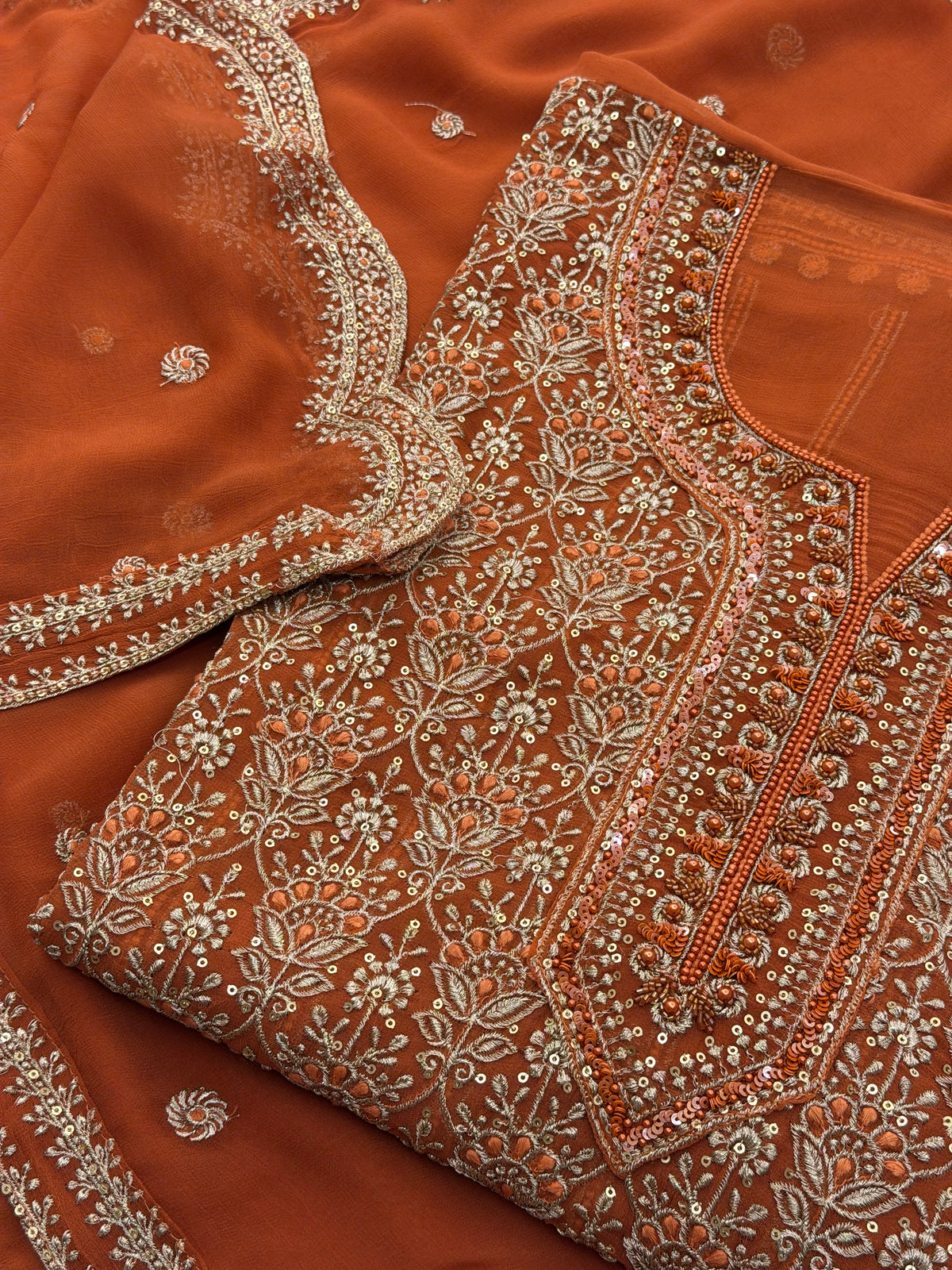 Zar-e-Noor Chikankari Embroidered Suit Set
