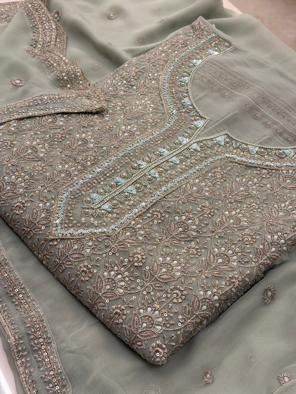 Zar-e-Noor Chikankari Embroidered Suit Set