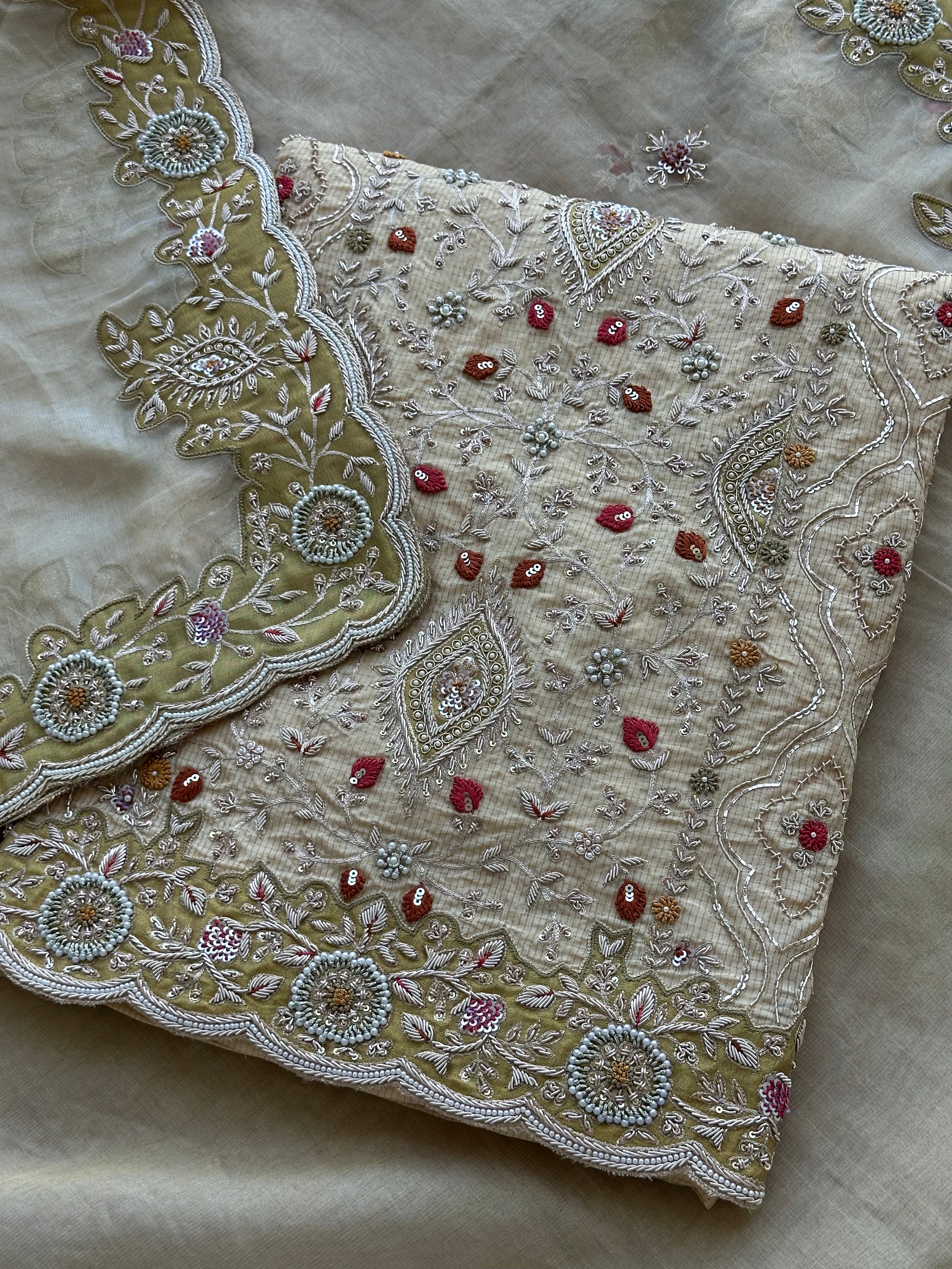Ivory Noor Royale