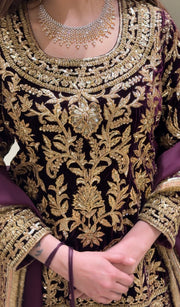 Noor-e-Sultan Velvet Sharara Set with Potli