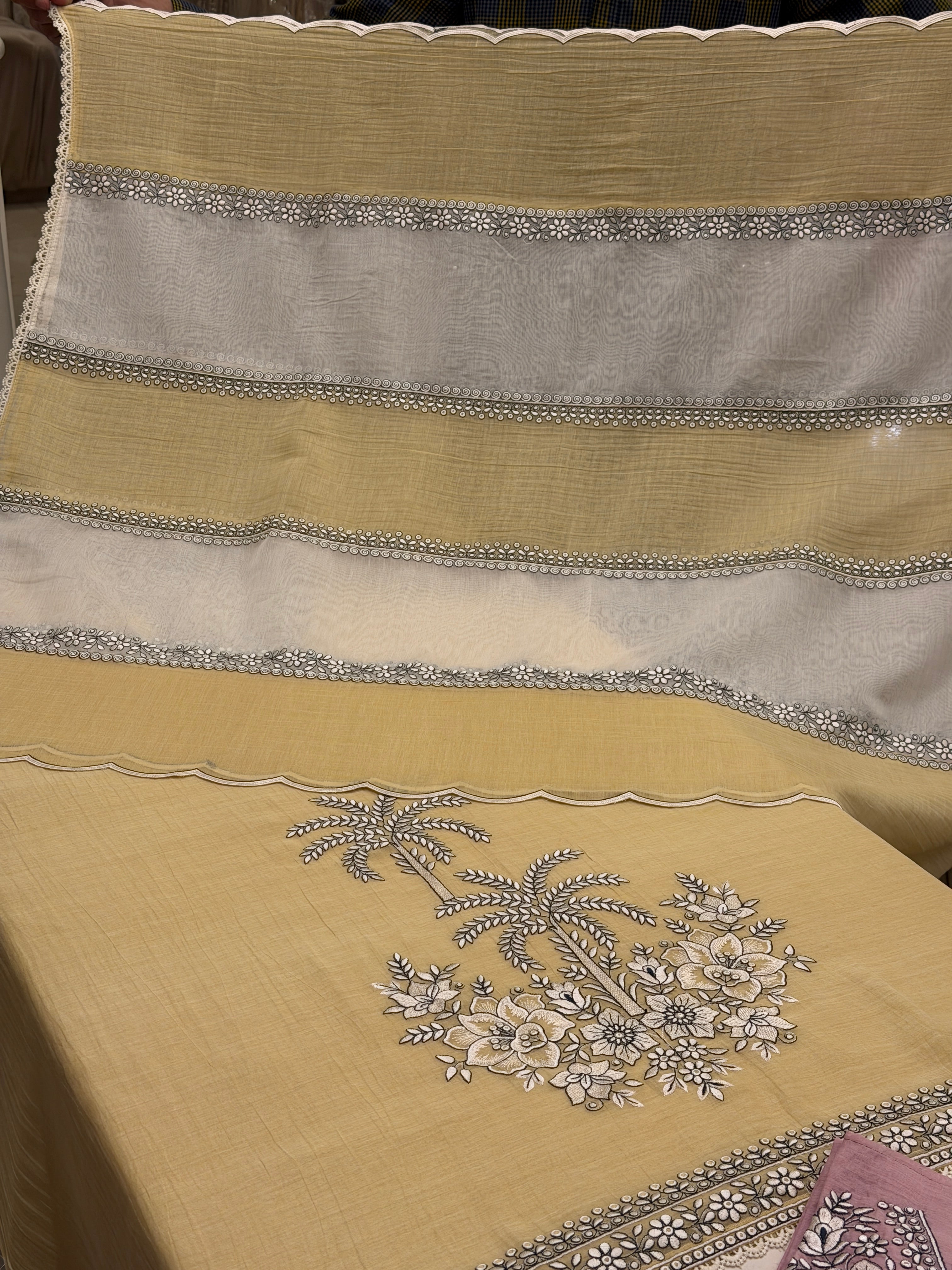 Noor-e-Gulbahar Luxury Mull Suit Set