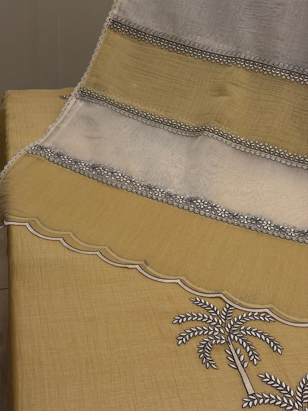 Noor-e-Gulbahar Luxury Mull Suit Set