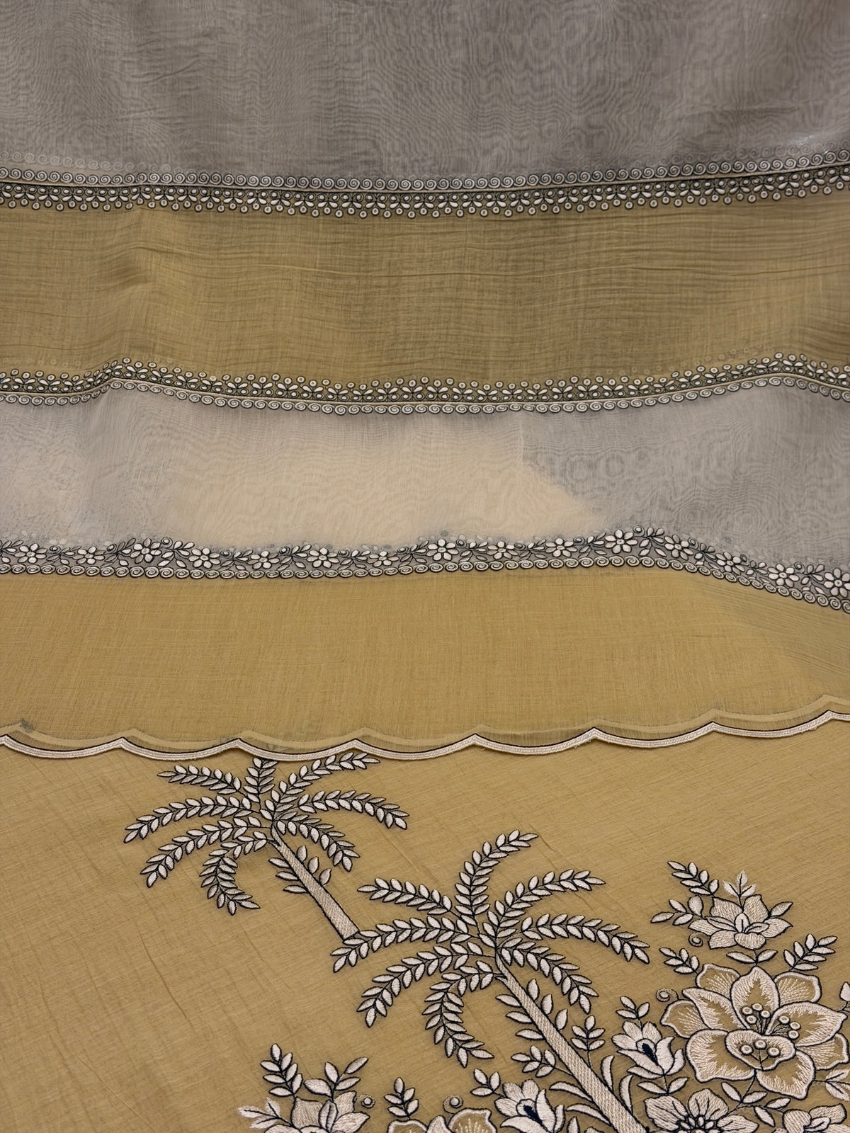 Noor-e-Gulbahar Luxury Mull Suit Set