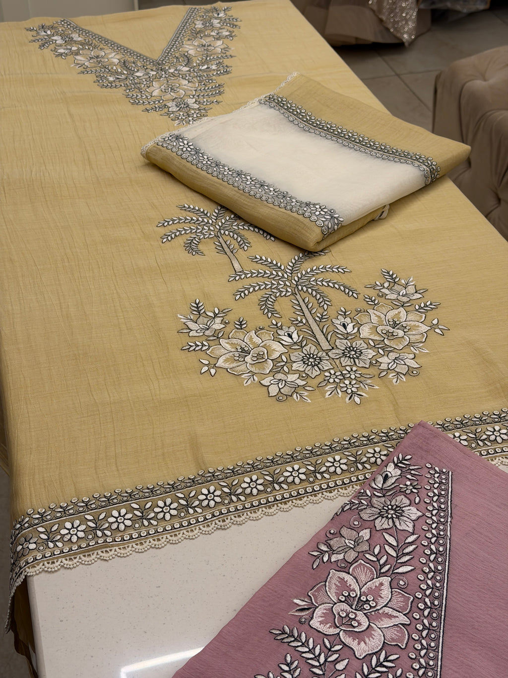 Noor-e-Gulbahar Luxury Mull Suit Set