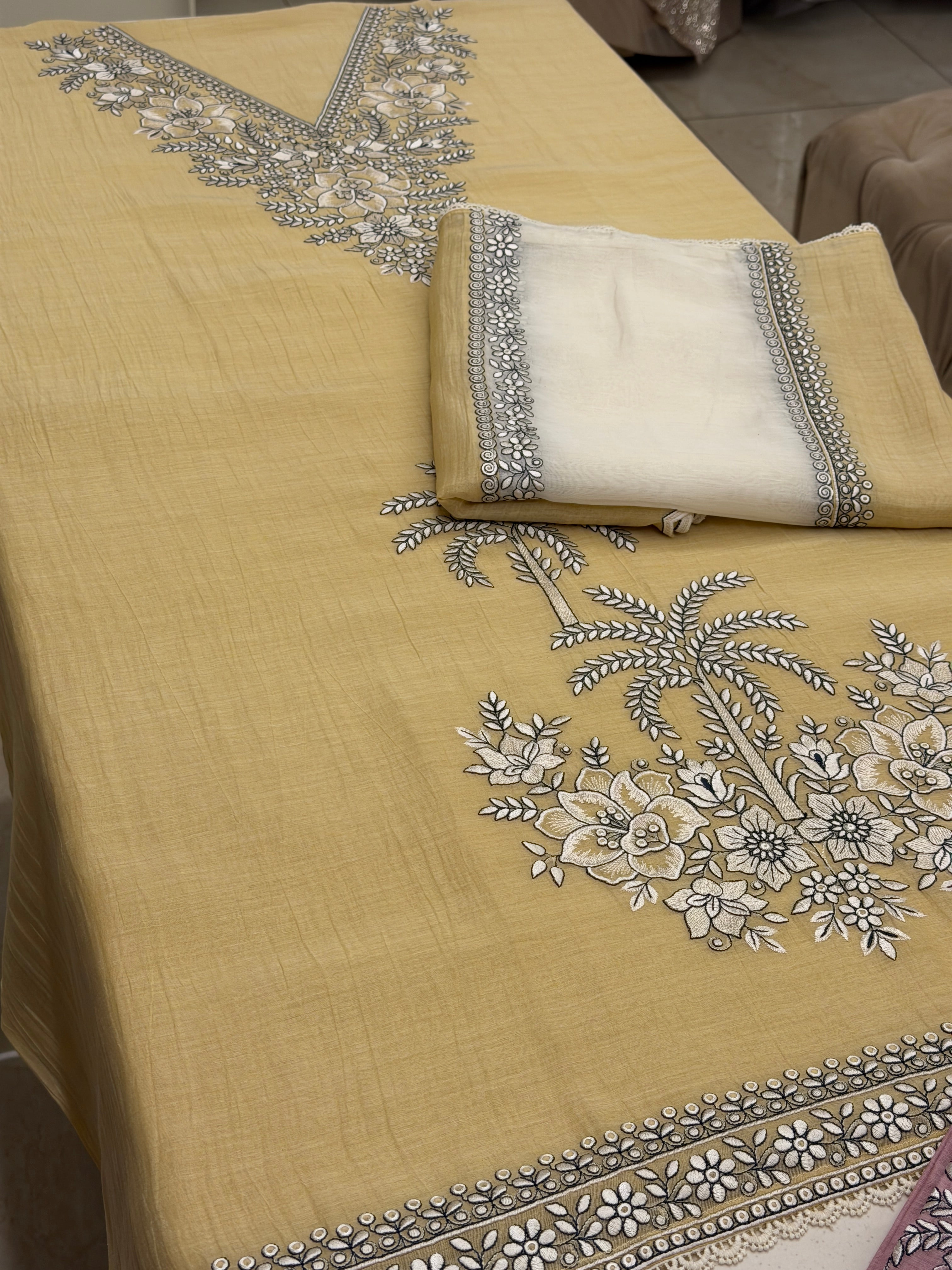 Noor-e-Gulbahar Luxury Mull Suit Set