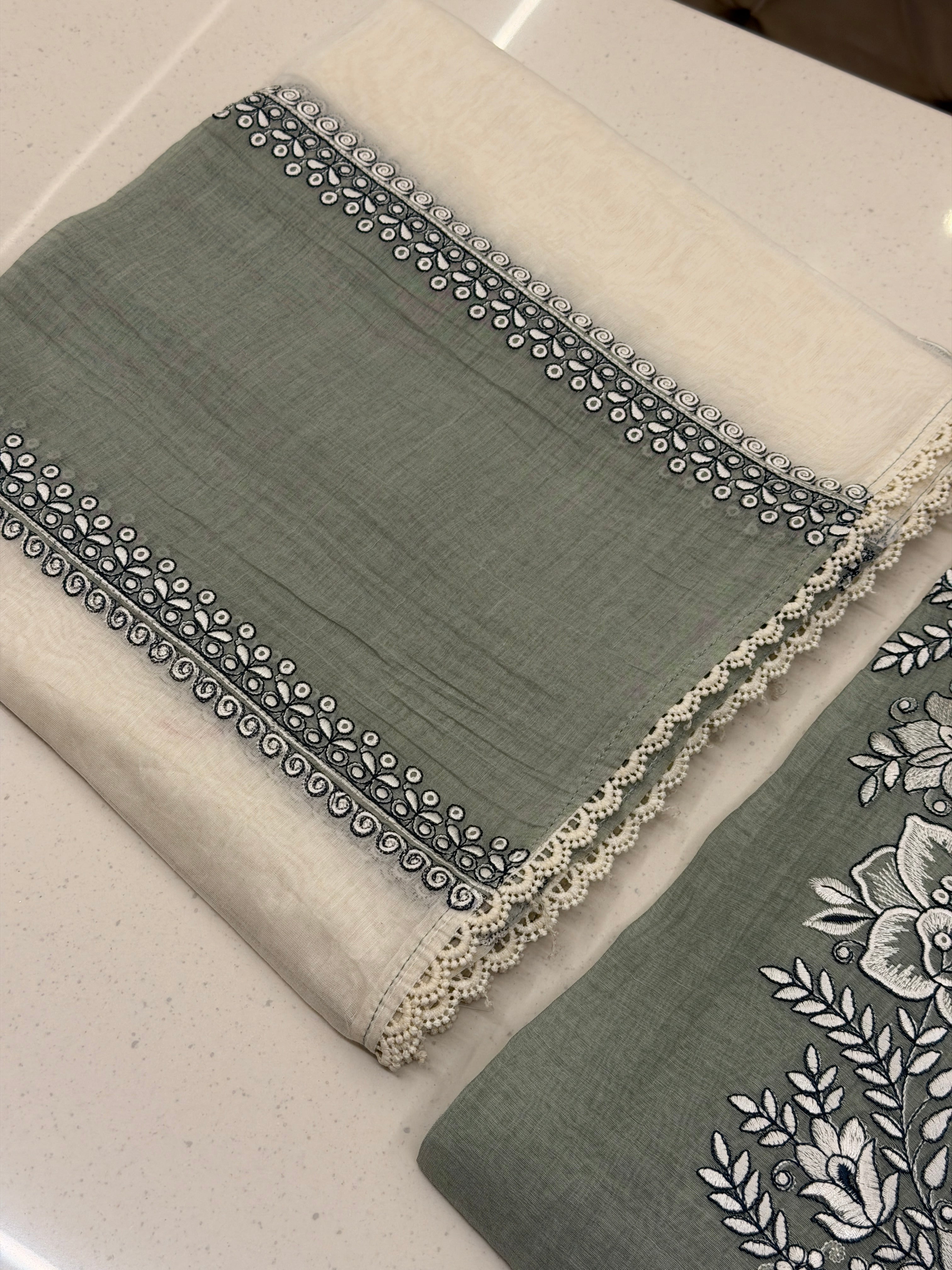 Noor-e-Gulbahar Luxury Mull Suit Set