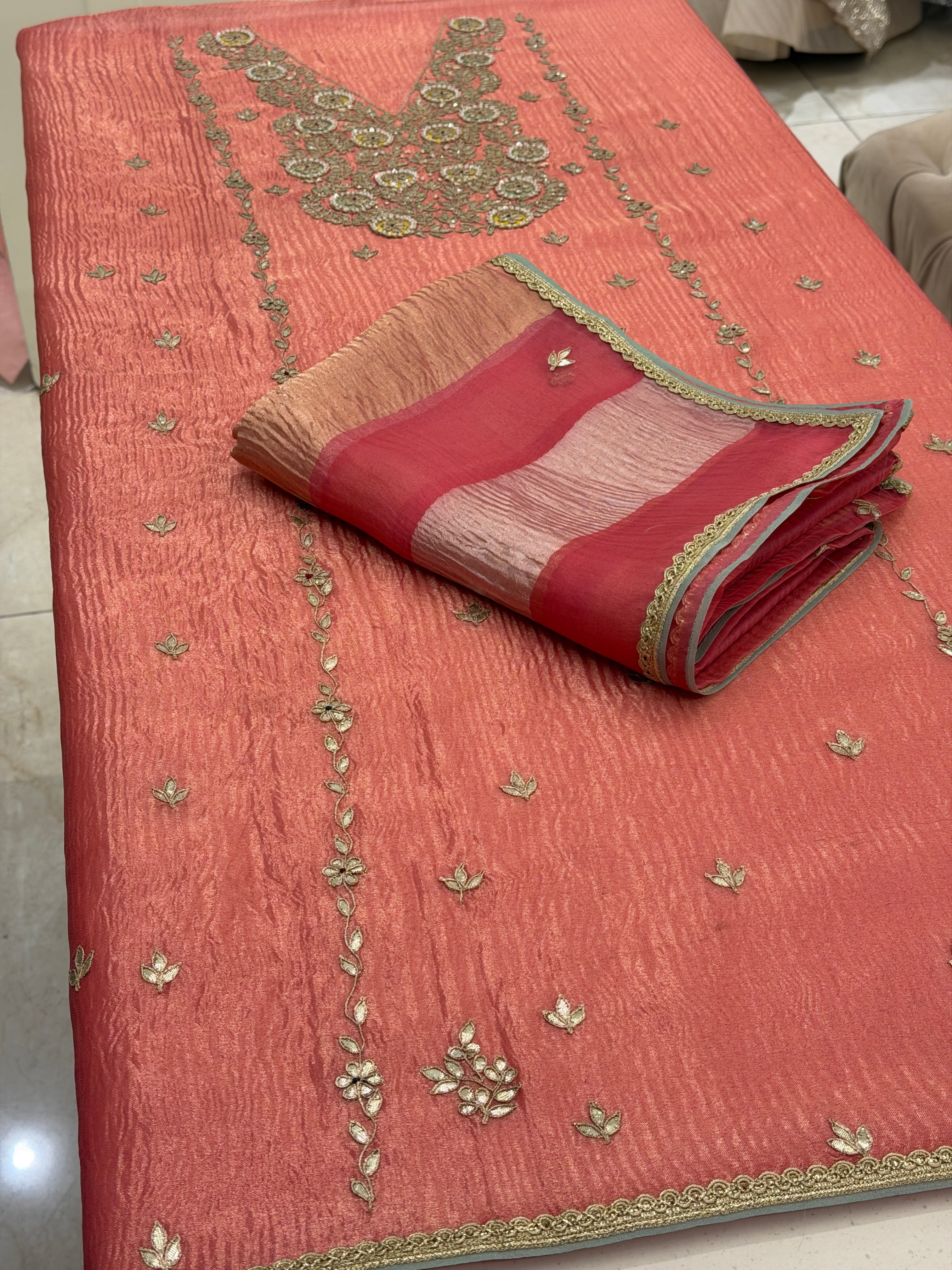 Noor-e-Gulnaar Luxury Tissue Set