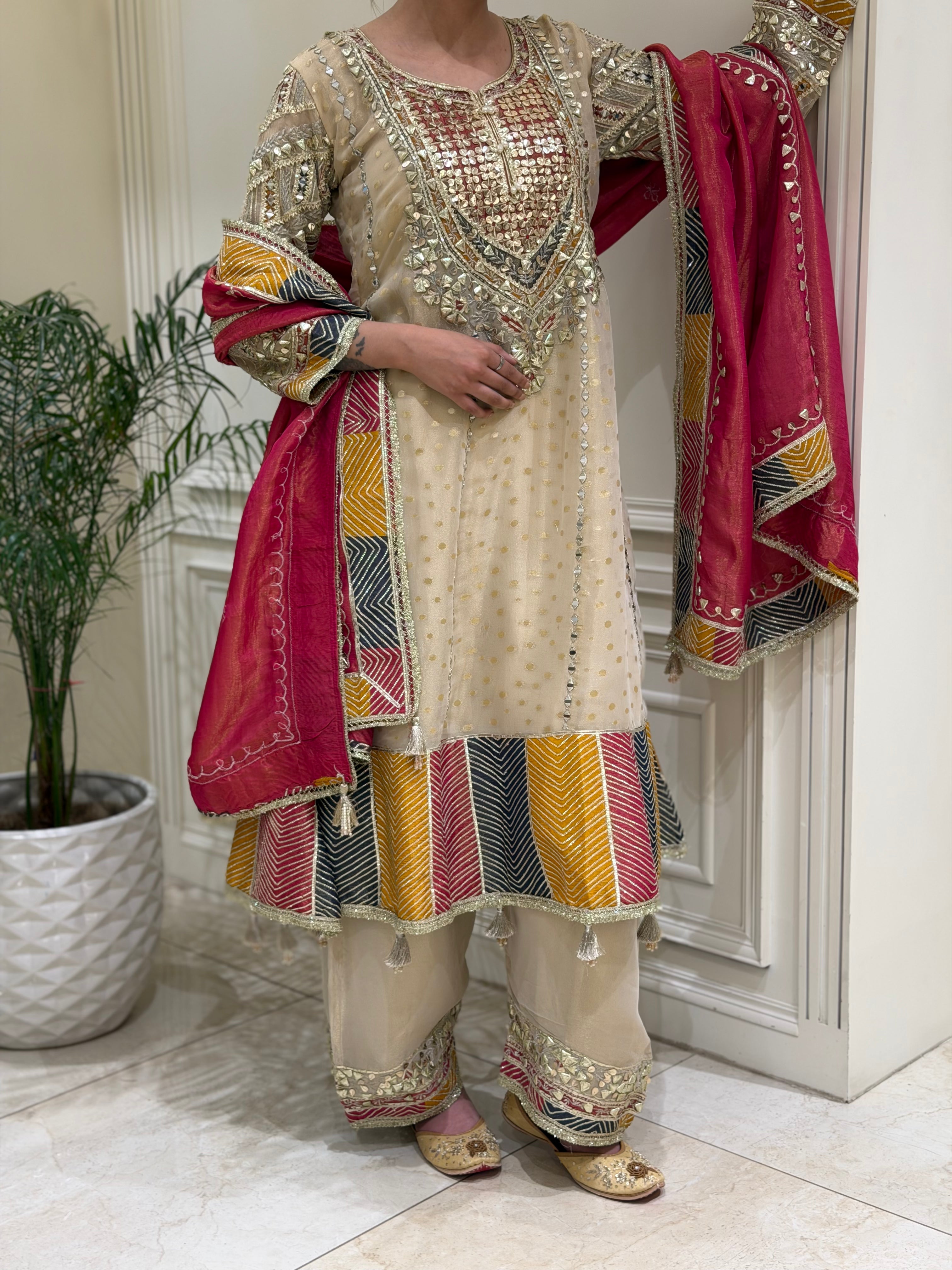 Noor-e-Farshi Dastaan